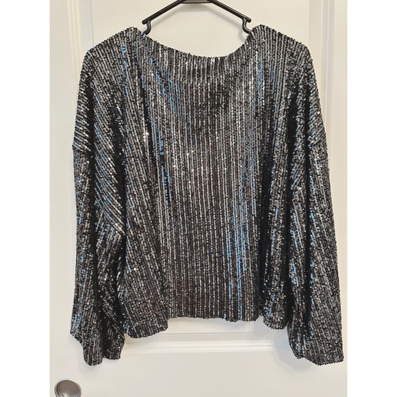 ⭐️ANTHROPOLOGY CUPCAKE AND CASHMERE Sequence Medium Top NWT - Picture 2 of 6